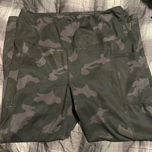 Yogalicious dark camo leggings